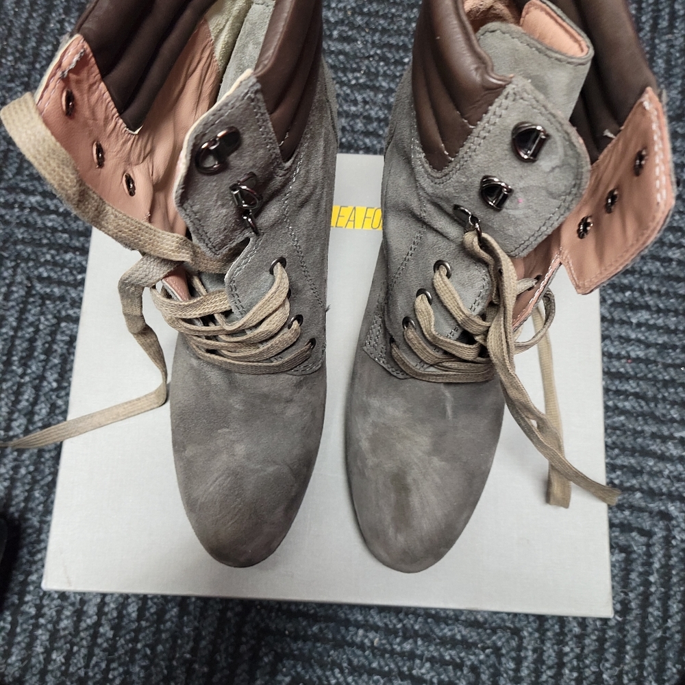 Manas lea formati boots